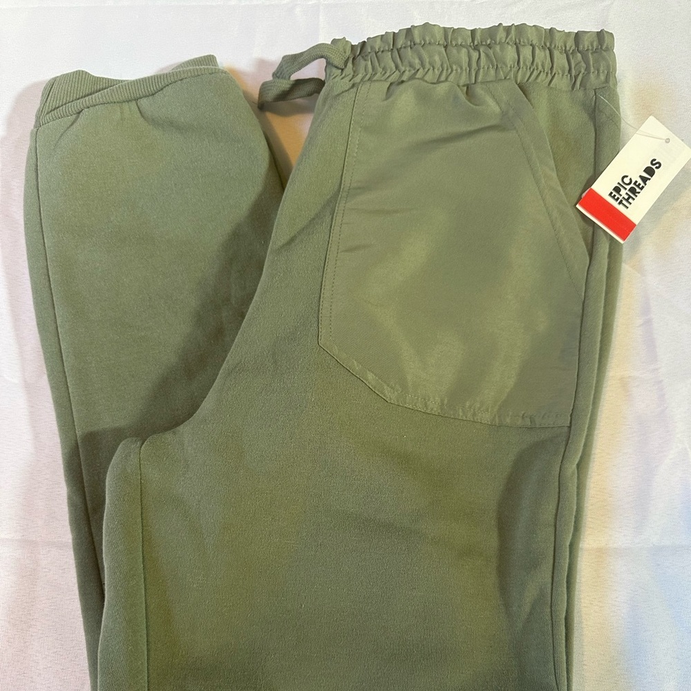 NWT Epic Threads Boys Jogger Green XL
